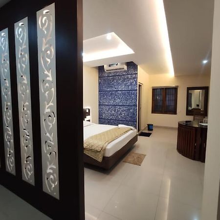 Issacs Regency Otel Sultan Bathery Dış mekan fotoğraf