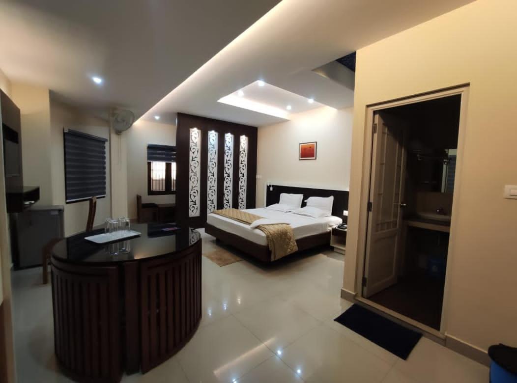 Issacs Regency Otel Sultan Bathery Dış mekan fotoğraf