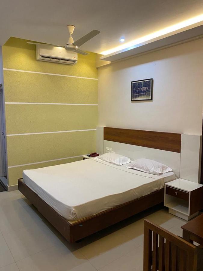 Issacs Regency Otel Sultan Bathery Dış mekan fotoğraf