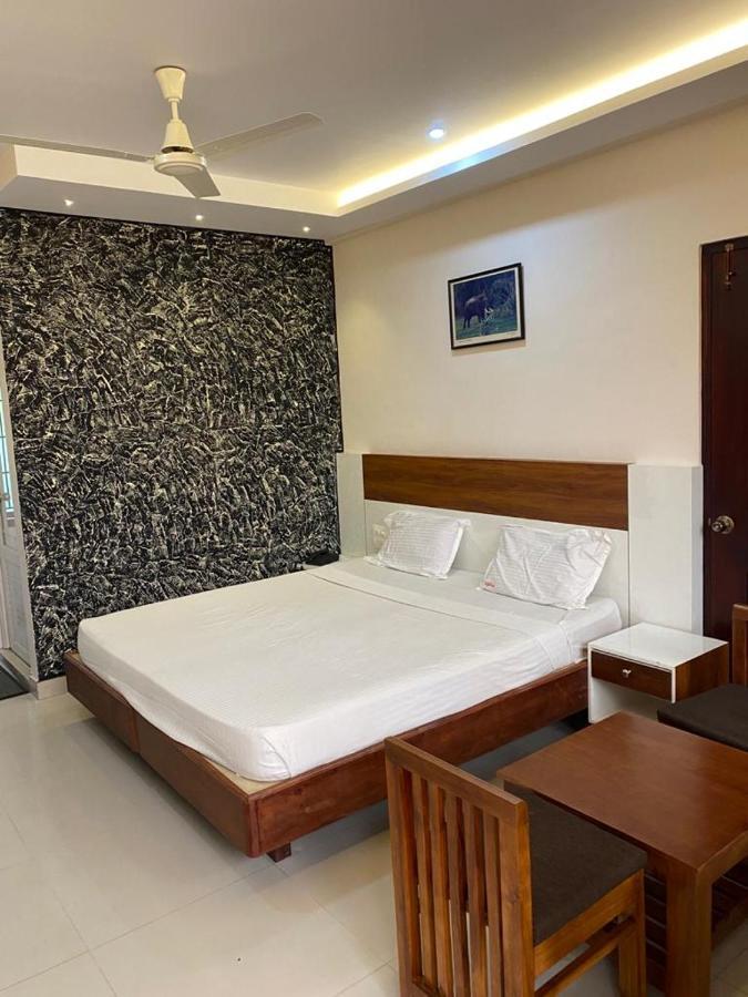 Issacs Regency Otel Sultan Bathery Dış mekan fotoğraf