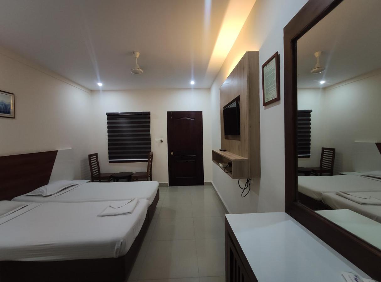 Issacs Regency Otel Sultan Bathery Dış mekan fotoğraf
