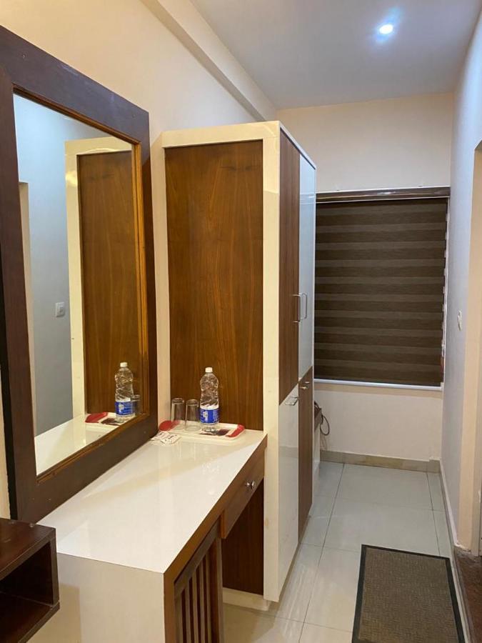Issacs Regency Otel Sultan Bathery Dış mekan fotoğraf