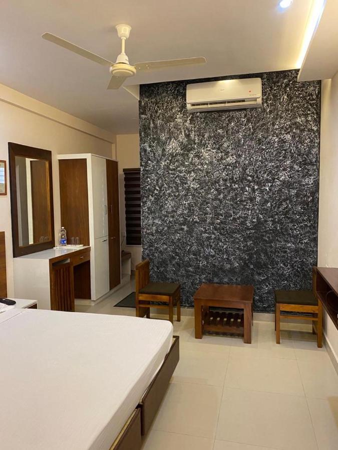 Issacs Regency Otel Sultan Bathery Dış mekan fotoğraf
