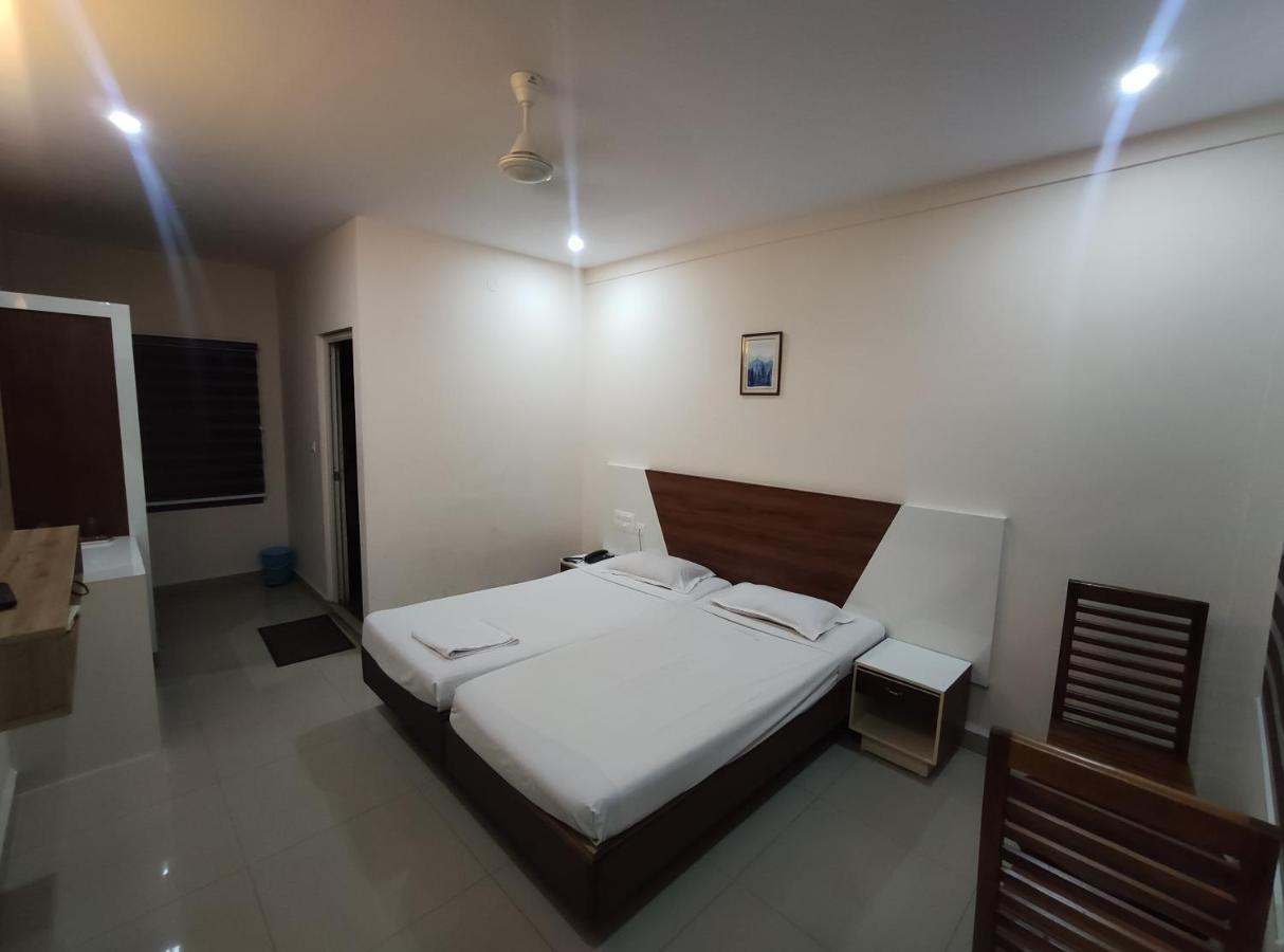 Issacs Regency Otel Sultan Bathery Dış mekan fotoğraf