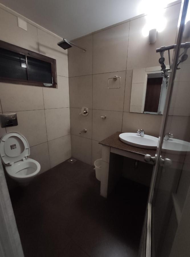 Issacs Regency Otel Sultan Bathery Dış mekan fotoğraf